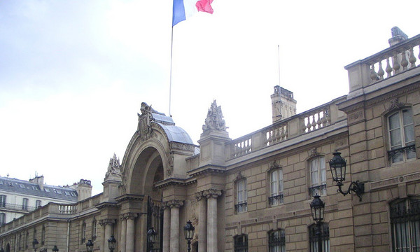TouN,Palais Elysée entrée, via Wikimedia Commons